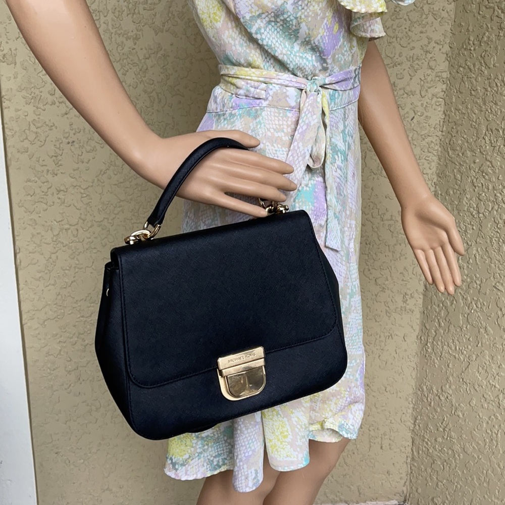 Michael Kors Bridgette MD TH Messenger Black - Picture 12 of 16